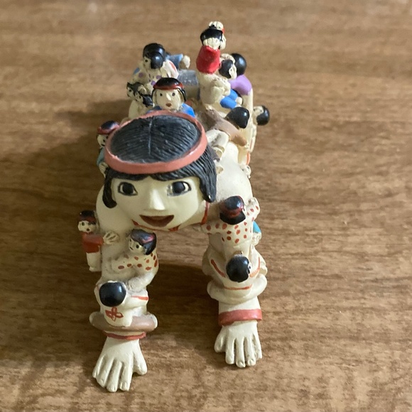 Storyteller pottery piece - Picture 1 of 6